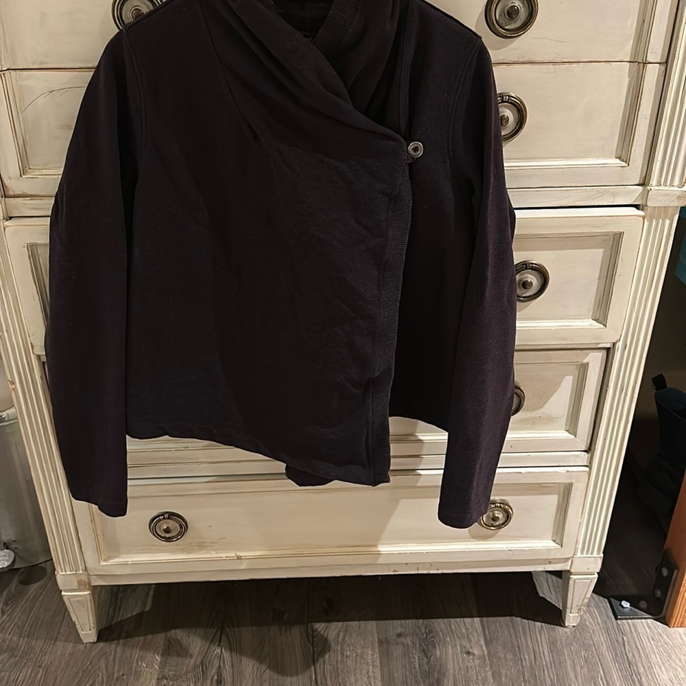 Patagonia Women's deep plum wrap Sweater with button